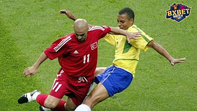 Gilberto Silva chơi ở vị trí tiền vệ